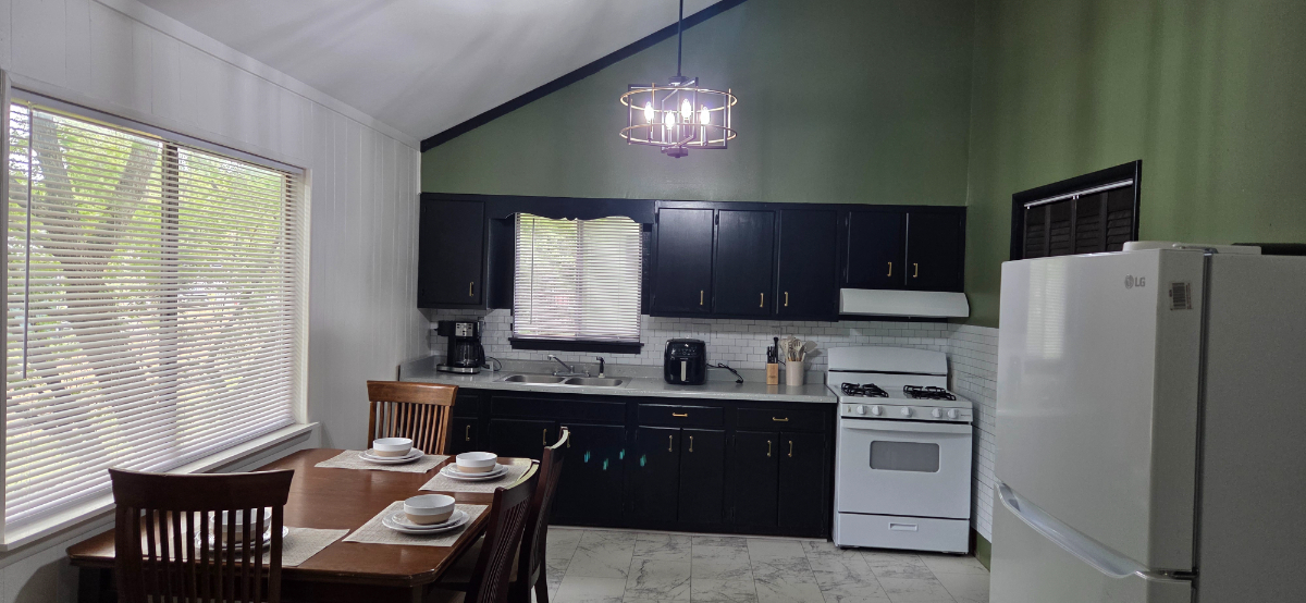 Comfort & Convenience Upper Duplex Unit Near WVU Hospitals - Pet Friendly - Photo 1