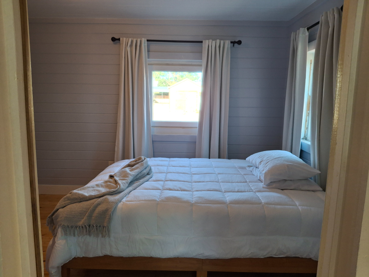 Cozy, remodelled 1950s home - Photo 11
