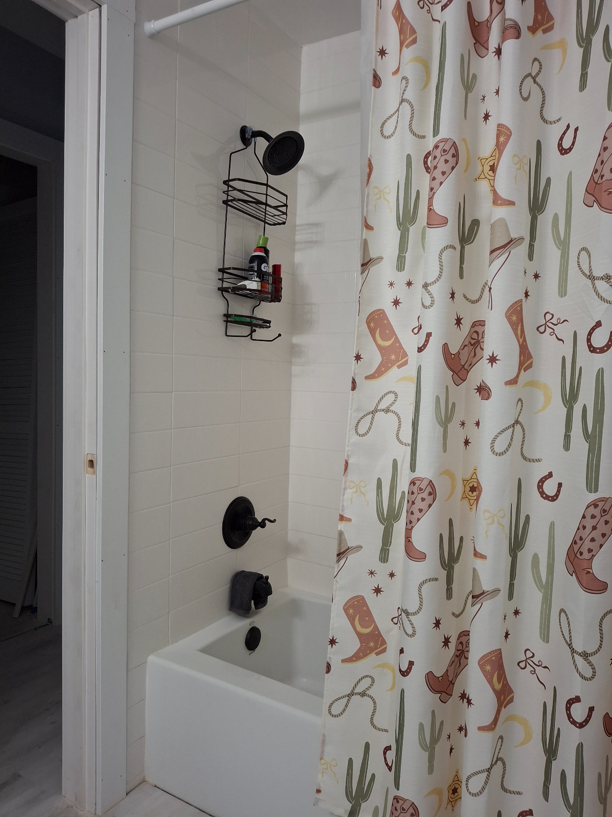 Cozy, remodelled 1950s home - Photo 10