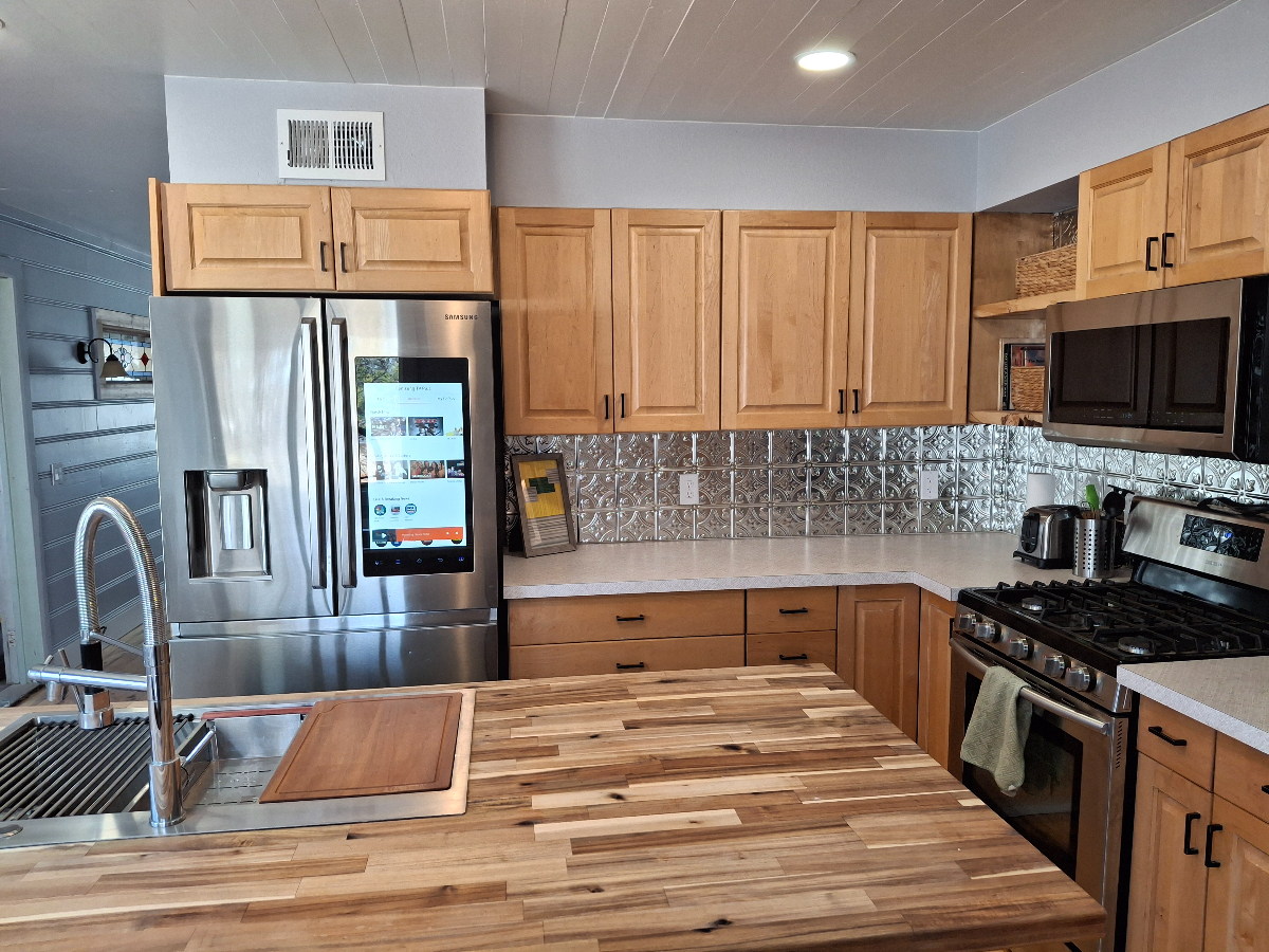 Cozy, remodelled 1950s home - Photo 1