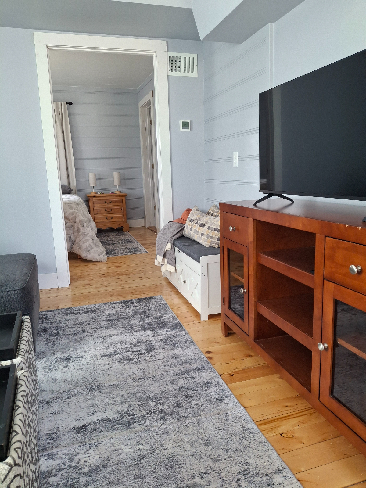 Cozy, remodelled 1950s home - Photo 8