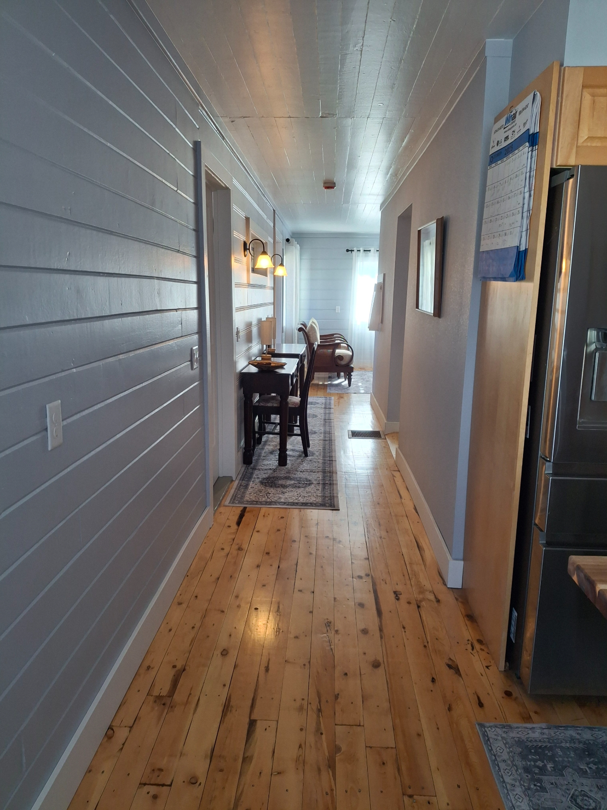 Cozy, remodelled 1950s home - Photo 4