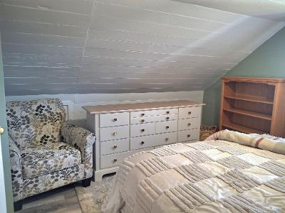 Cozy, remodelled 1950s home - Photo 10