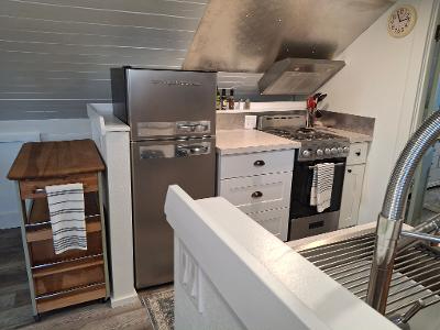 Cozy, remodelled 1950s home - Photo 5