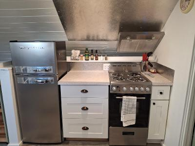 Cozy, remodelled 1950s home - Photo 2