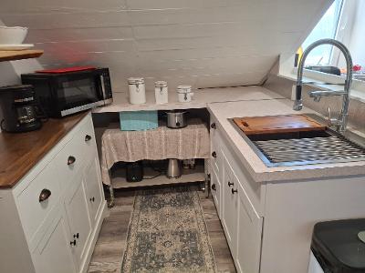 Cozy, remodelled 1950s home - Photo 4