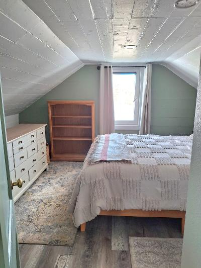 Cozy, remodelled 1950s home - Photo 11