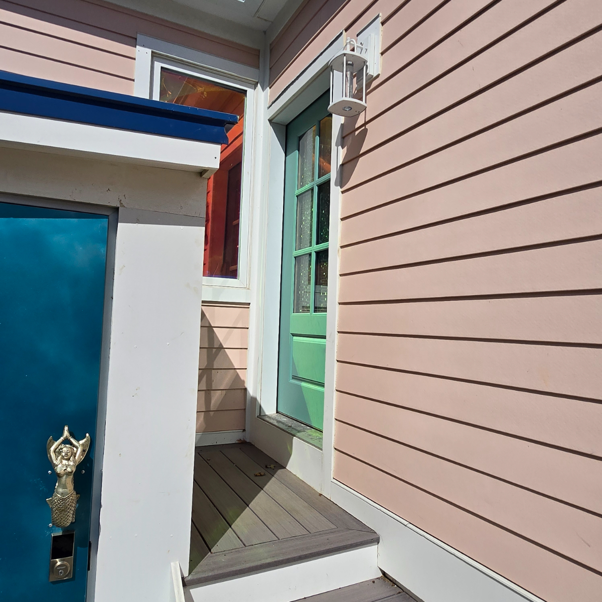 Tenant moving out at end of the month! First floor waterfront studio with dedicated workspace, queen - Photo 7