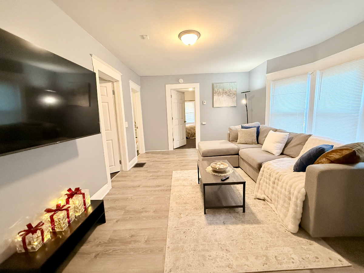 Renovated cozy 2 bedroom near Uof R and Major... - Photo 2