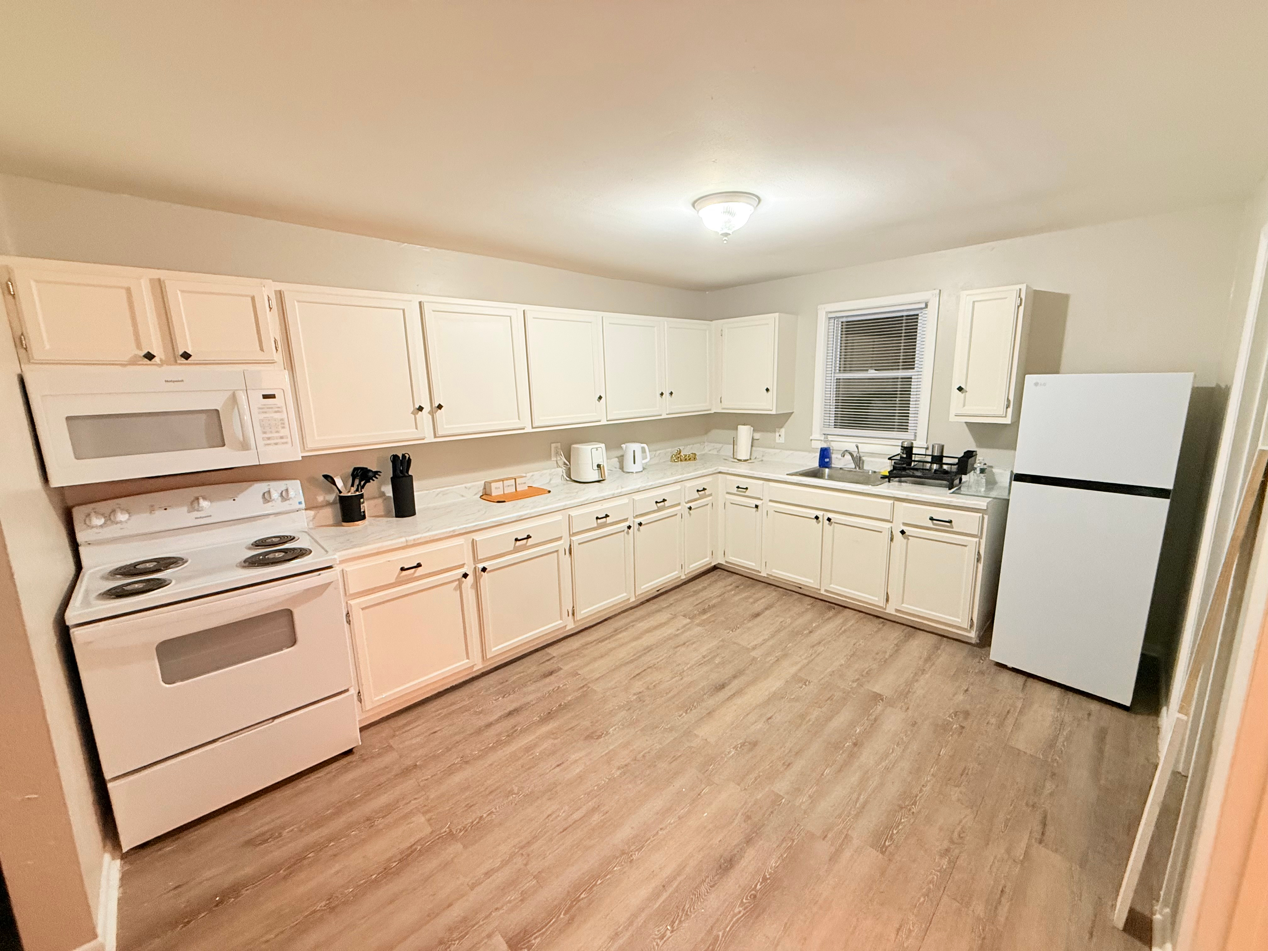 Renovated cozy 2 bedroom near Uof R and Major... - Photo 11