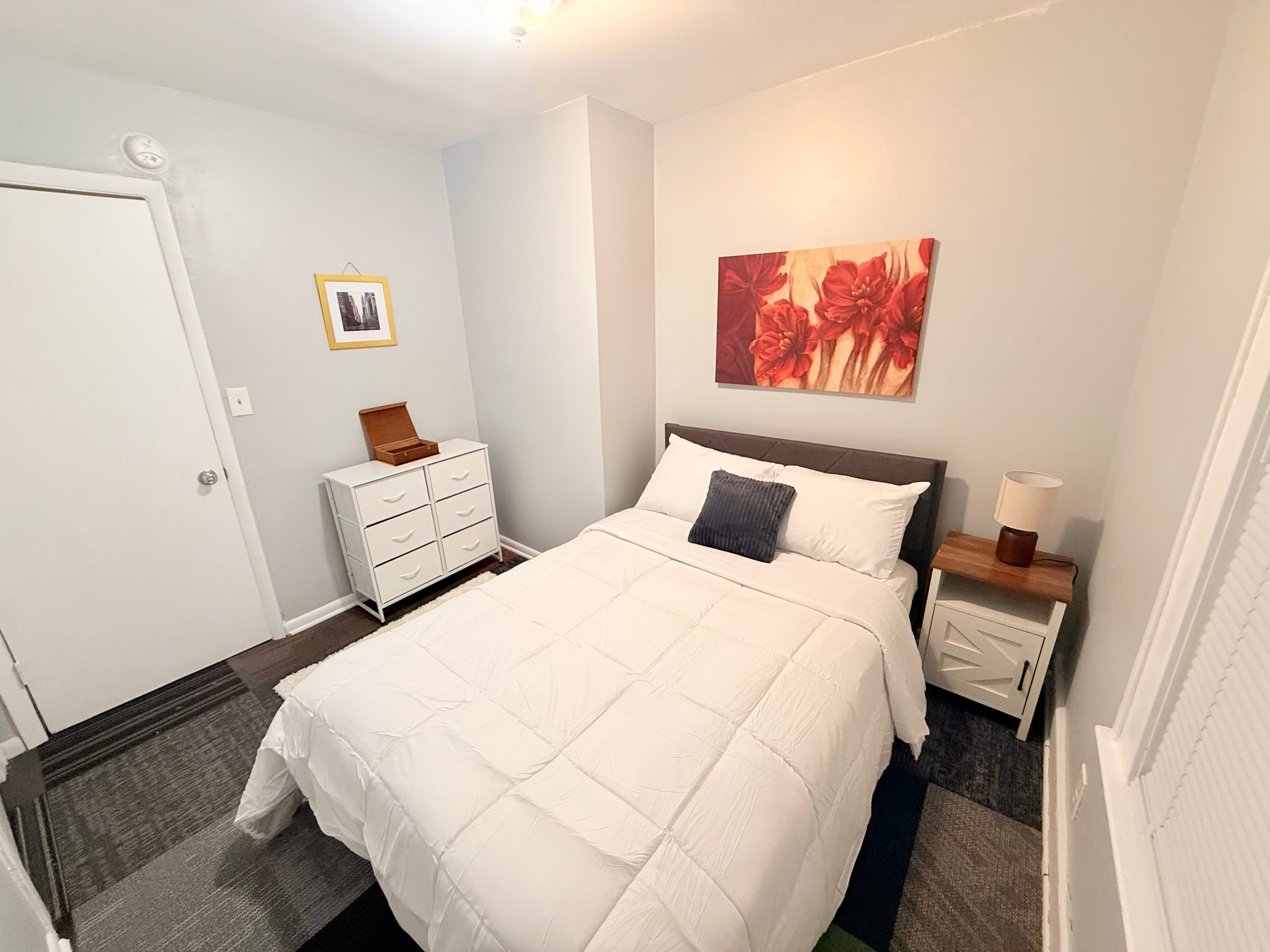 Renovated cozy 2 bedroom near Uof R and Major... - Photo 9