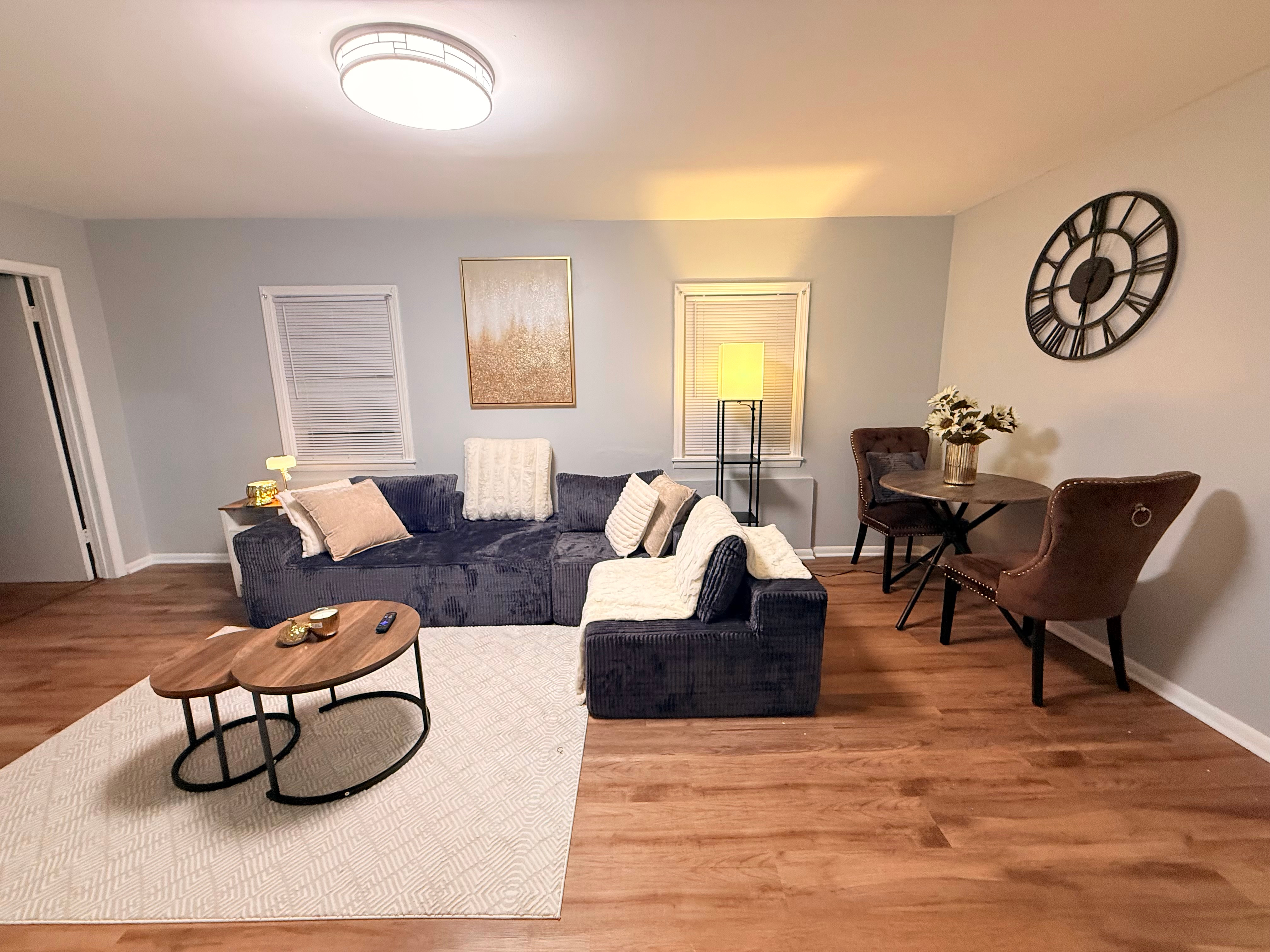 Renovated cozy 2 bedroom near Uof R and Major... - Photo 2