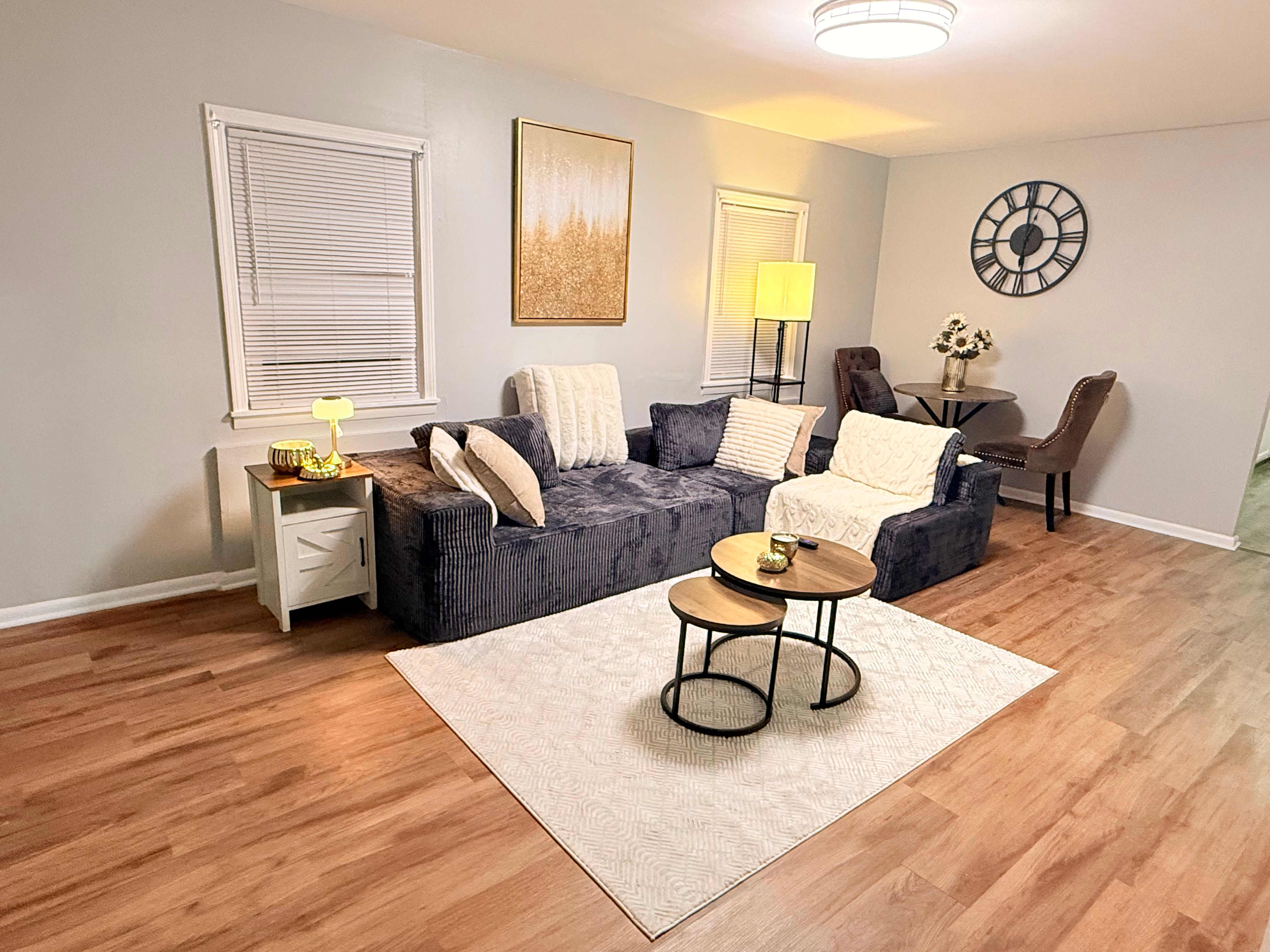 Renovated cozy 2 bedroom near Uof R and Major... - Photo 4