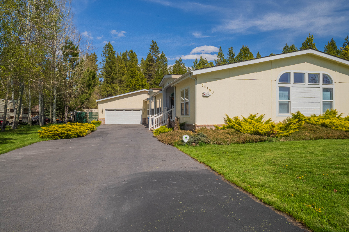 Just outside of Sunriver - Full home with fenced yard - Photo 2
