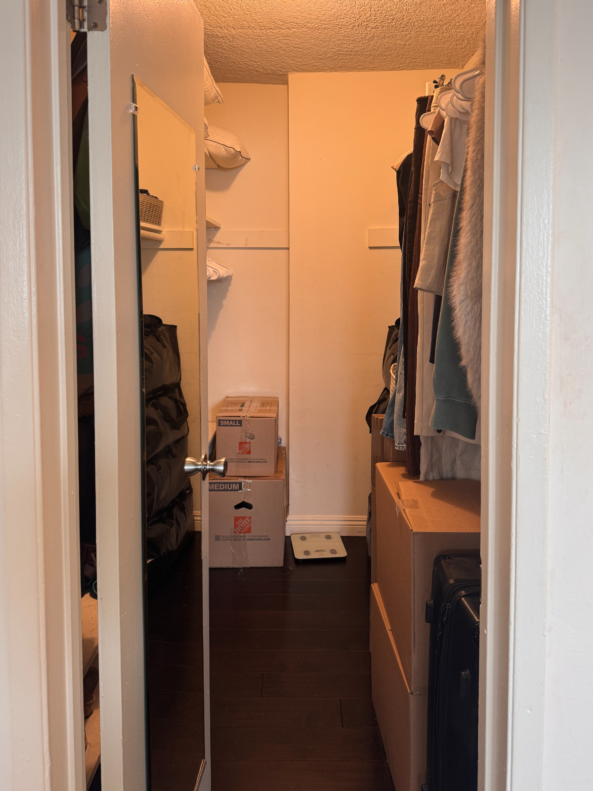 Chic and Serene West Hollywood Room with Walk-In Closet & En-Suite - Photo 4