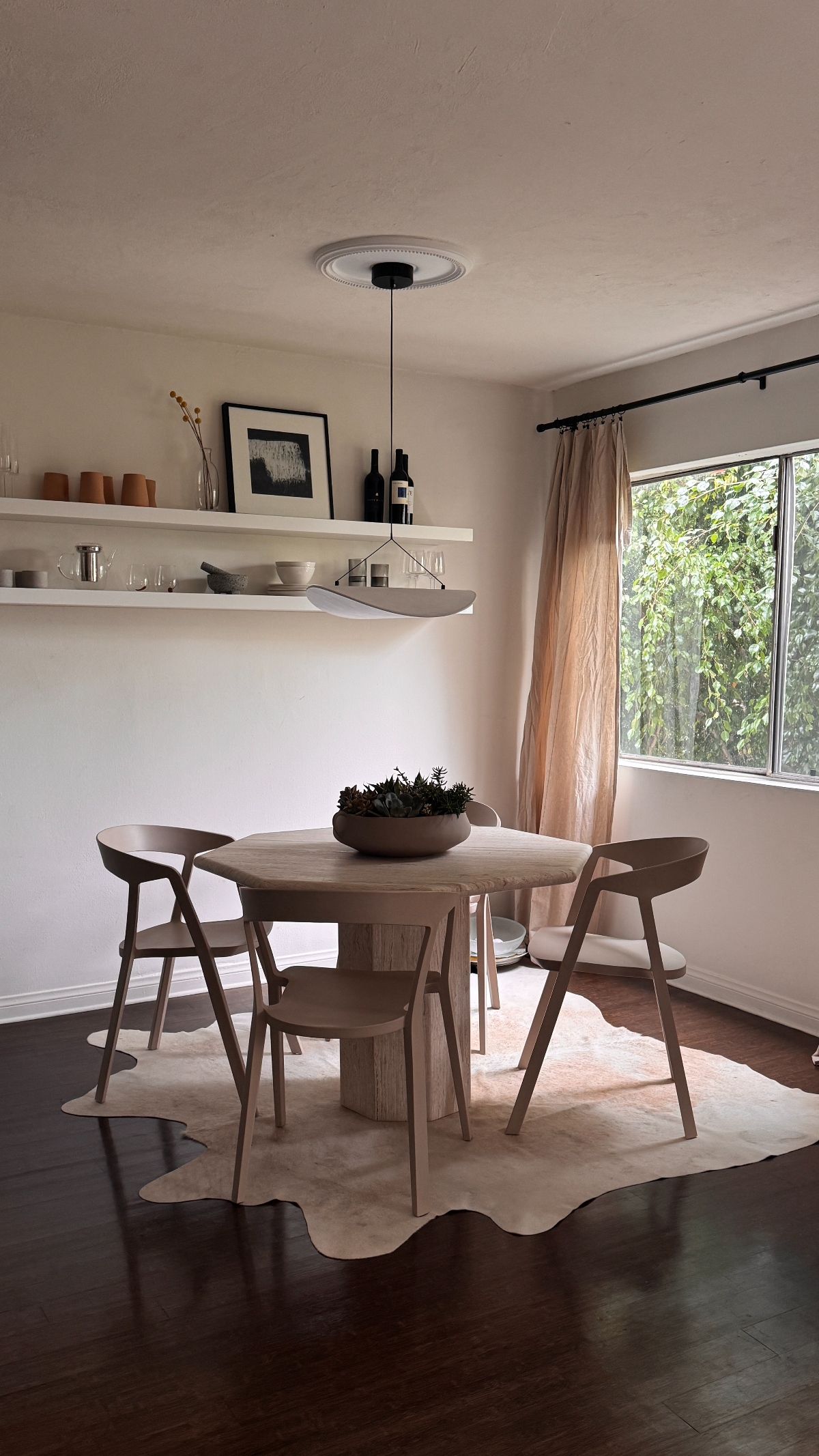Chic and Serene West Hollywood Room with Walk-In Closet & En-Suite - Photo 6