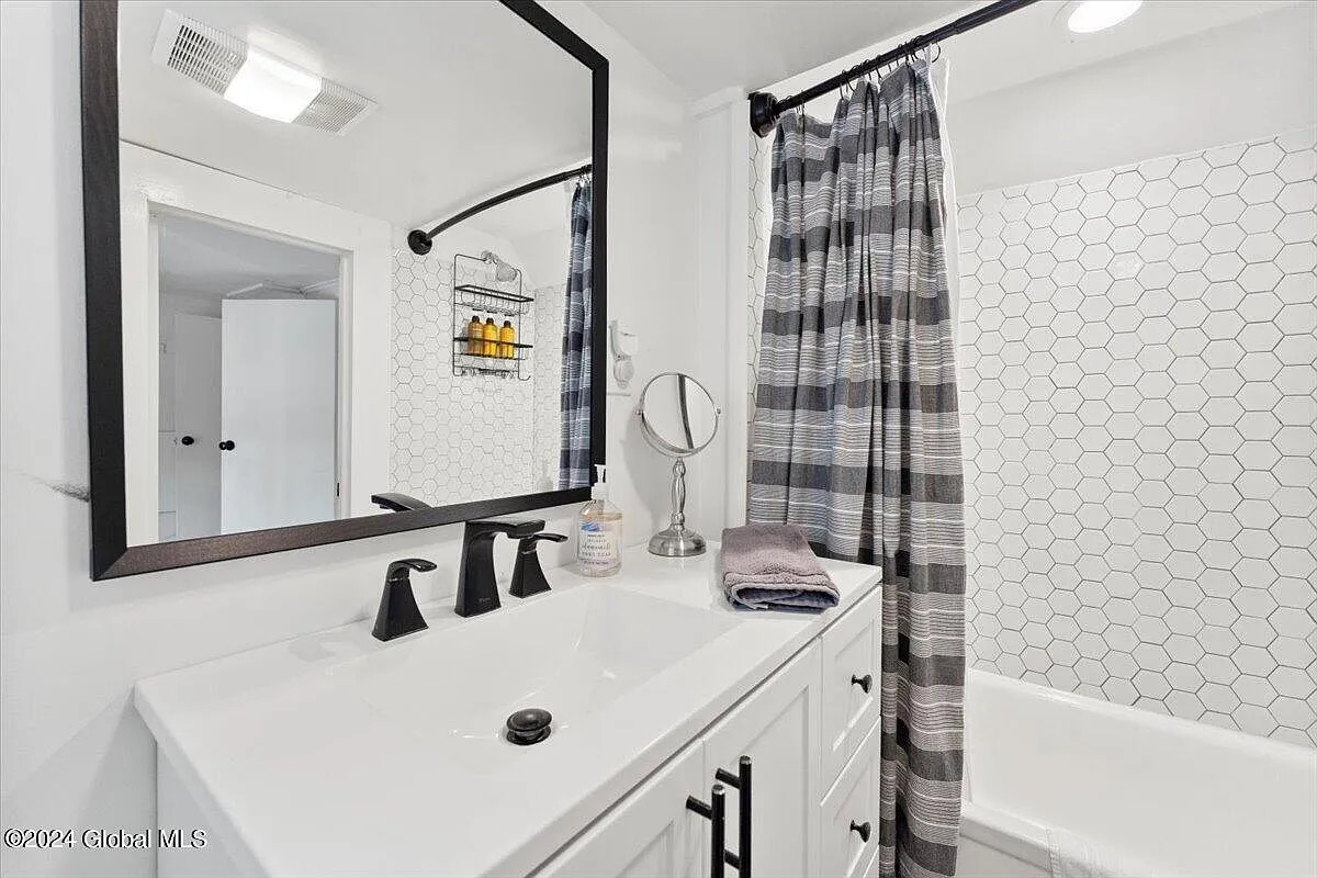 Charming Saratoga Stay with Porch Vibes & Backyard BBQs - Photo 6