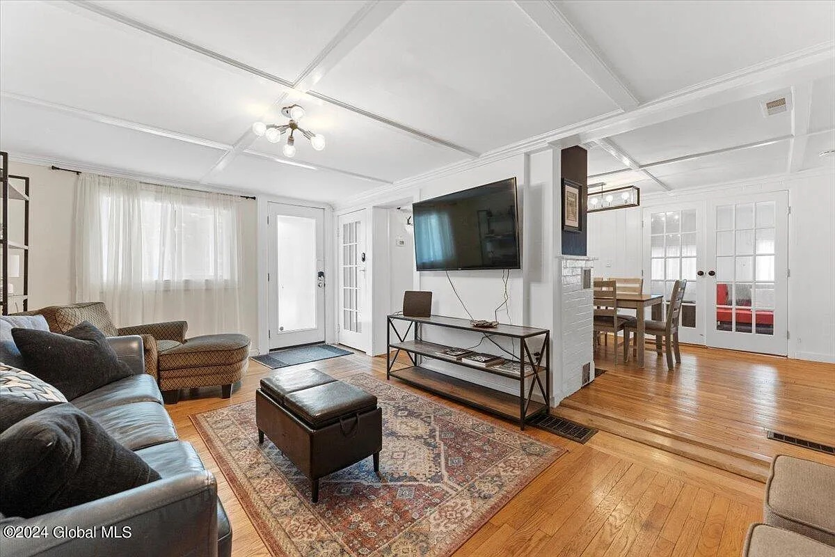 Charming Saratoga Stay with Porch Vibes & Backyard BBQs - Photo 8