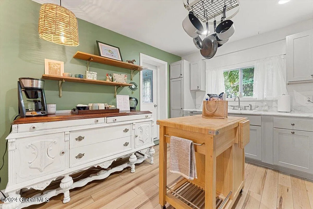 Charming Saratoga Stay with Porch Vibes & Backyard BBQs - Photo 5