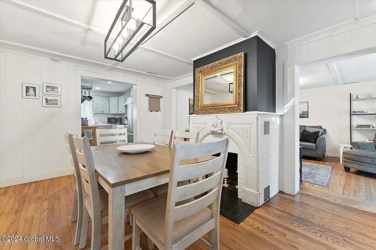 Charming Saratoga Stay with Porch Vibes & Backyard BBQs - Photo 4