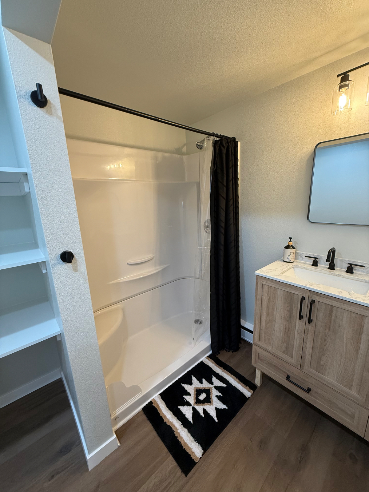 2 Bed 1 Bath Apartment Close to Downtown Sheridan with Great Amenities - Photo 10
