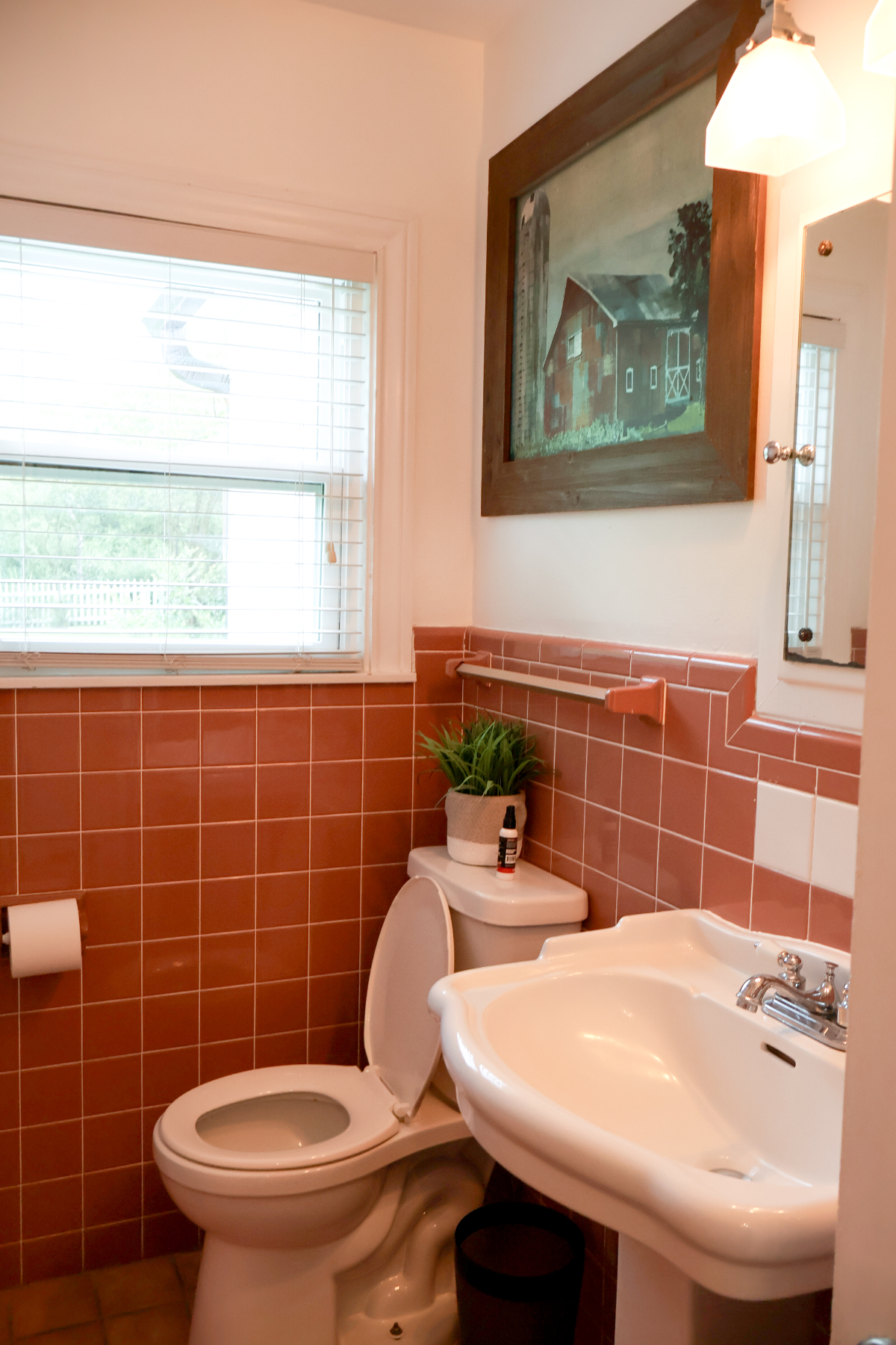 Quiet Cottage in Central Location - Photo 9