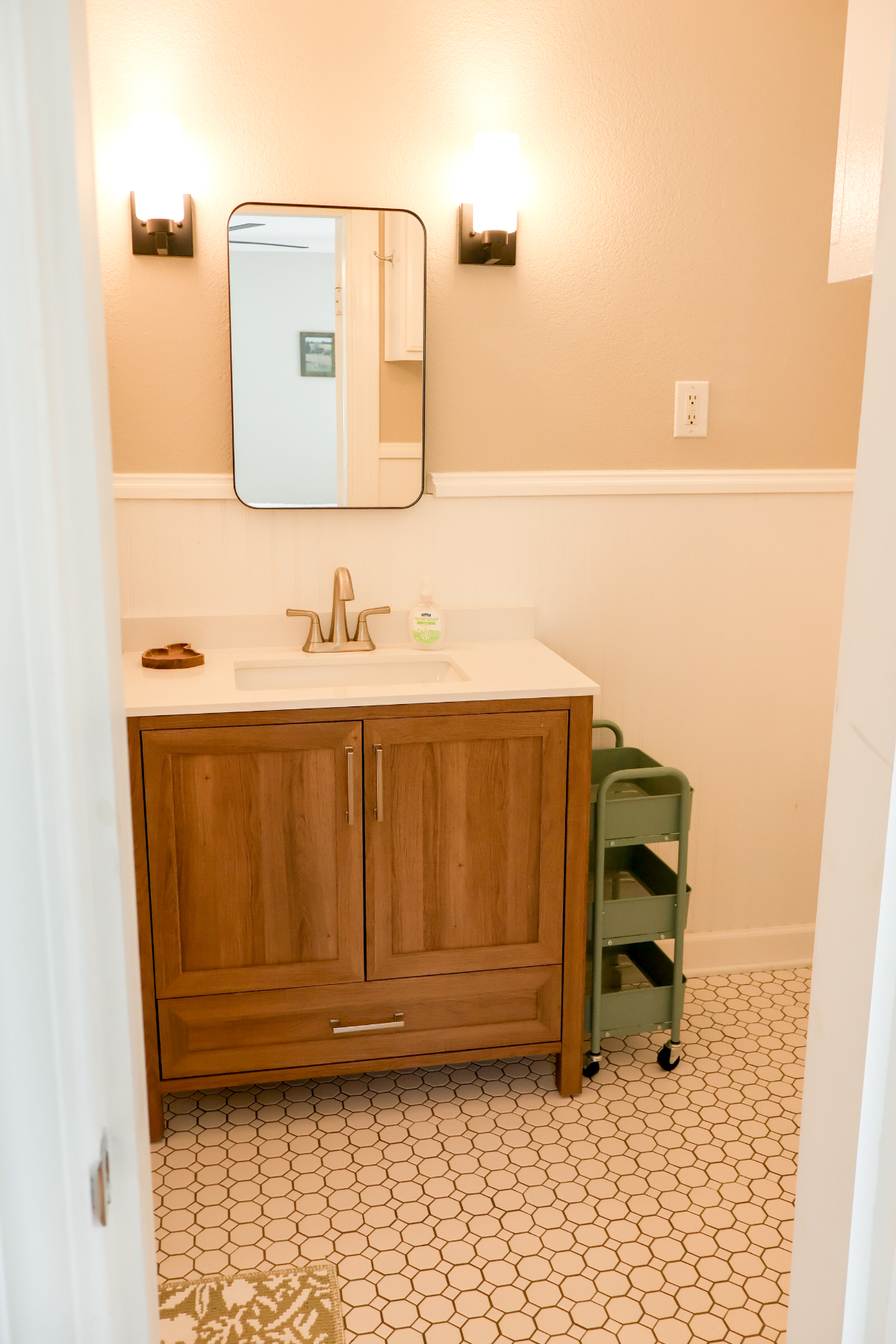Quiet Cottage in Central Location - Photo 4