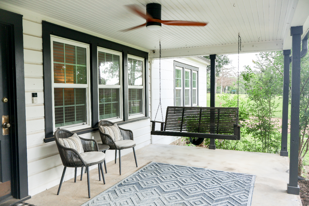 Quiet Cottage in Central Location - Photo 12