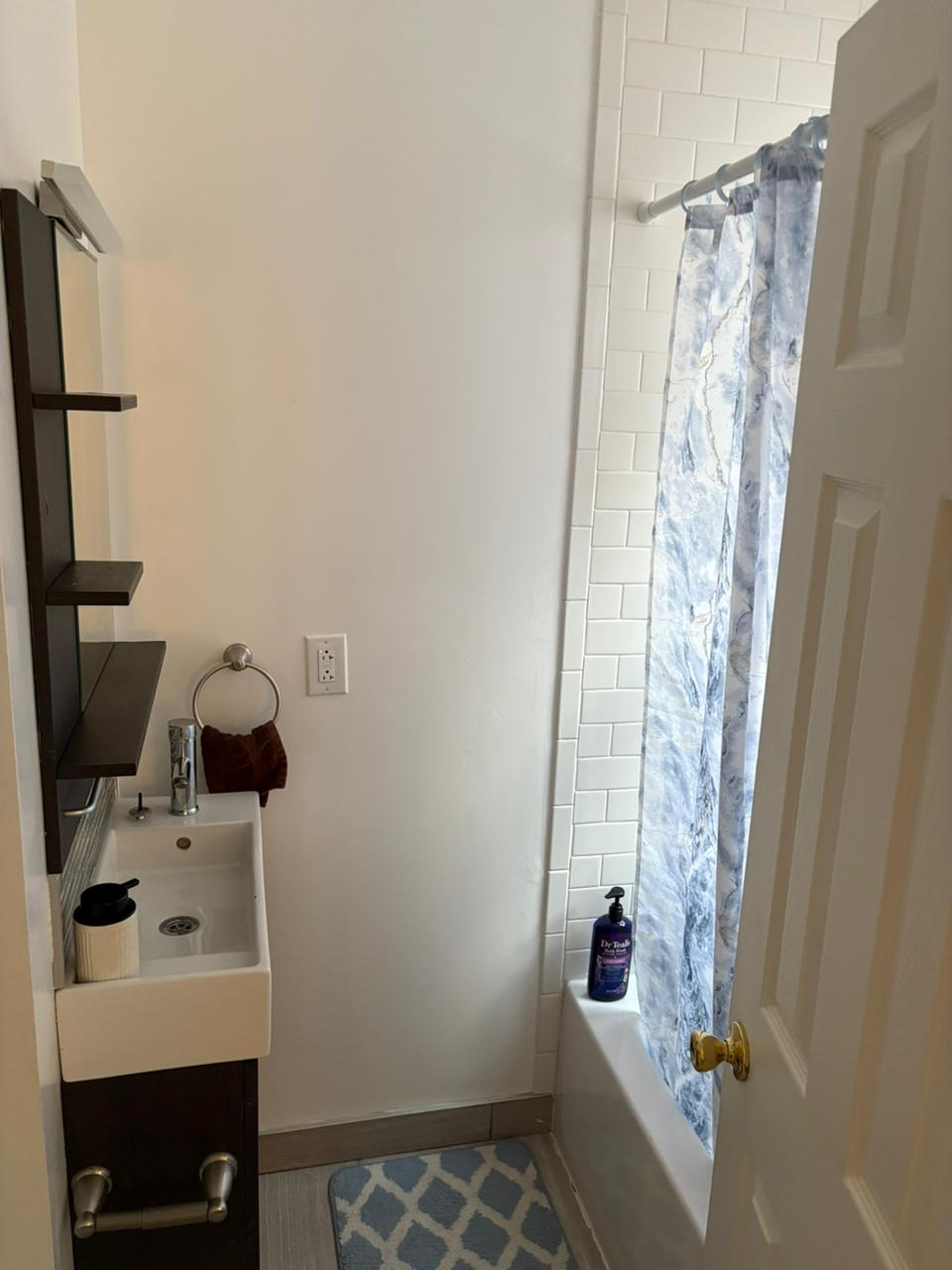 1 Bed 1 Den 2 Bath Fully Furnished - Photo 1