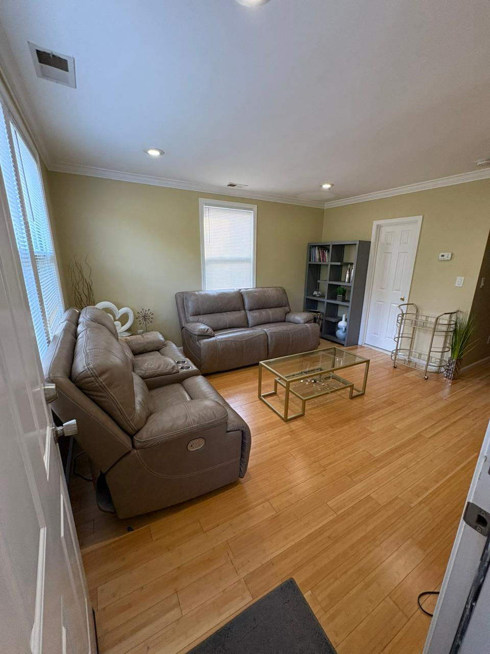 1 Bed 1 Den 2 Bath Fully Furnished - Photo 3