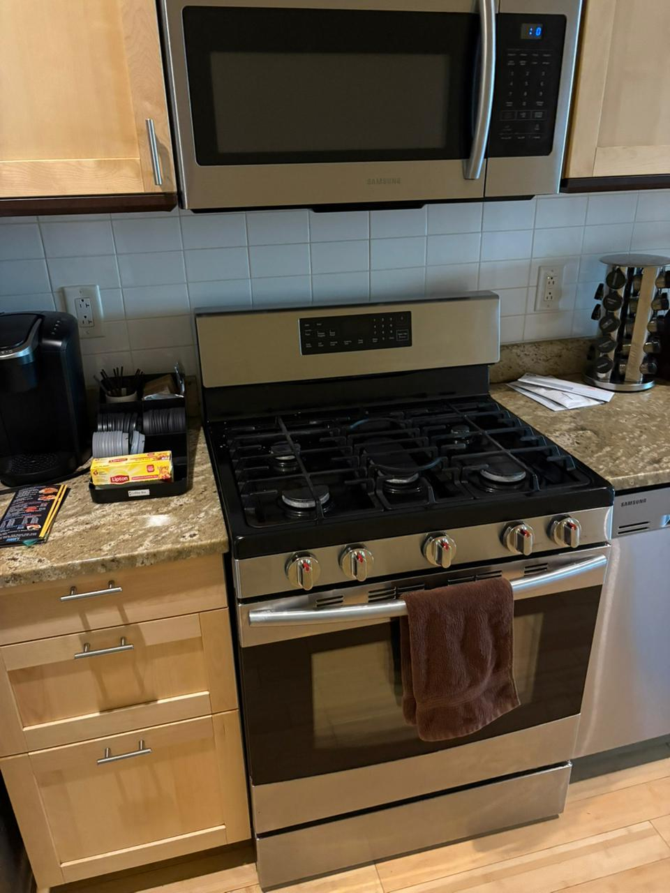1 Bed 1 Den 2 Bath Fully Furnished - Photo 2