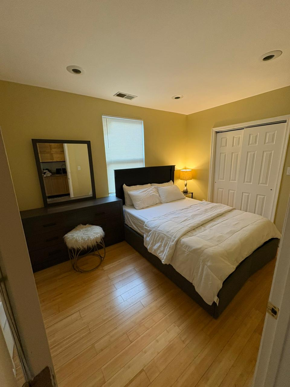 1 Bed 1 Den 2 Bath Fully Furnished - Photo 5