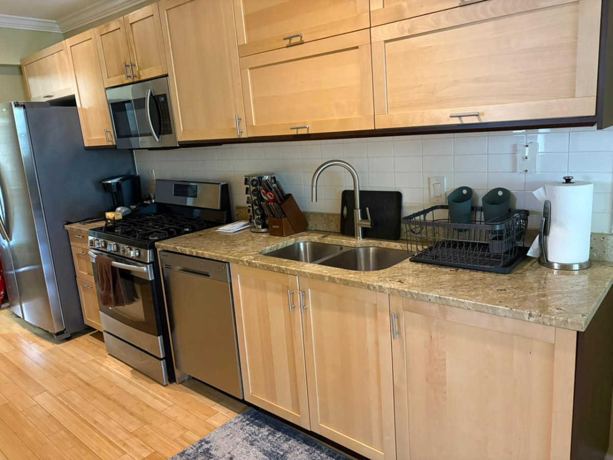 1 Bed 1 Den 2 Bath Fully Furnished - Photo 7