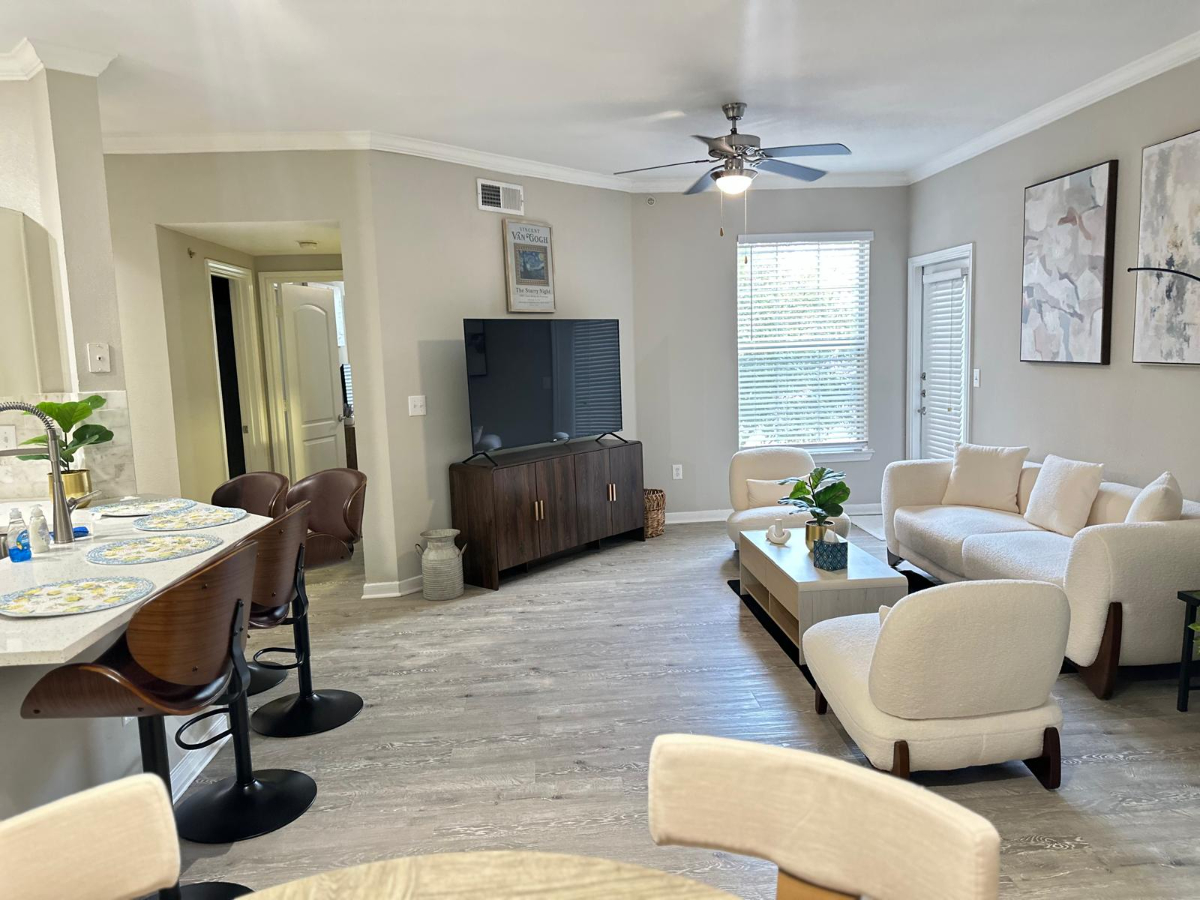 Comfortable 2BR Getaway Close to The Woodlands - Photo 1