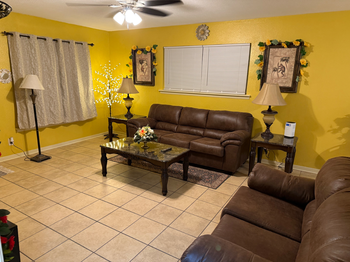 Charming Cozy 3 BR/2BA home with Vintage Vibes - Photo 1