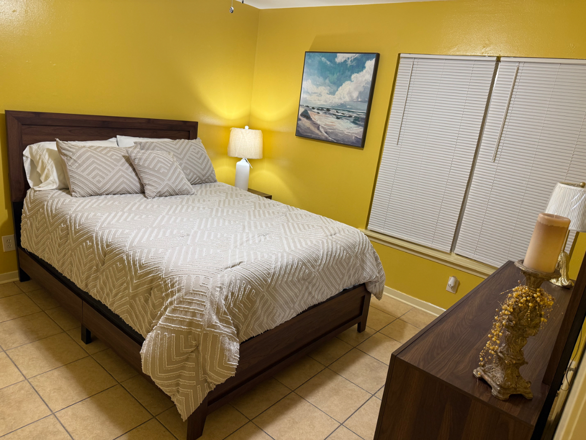 Charming Cozy 3 BR/2BA home with Vintage Vibes - Photo 7
