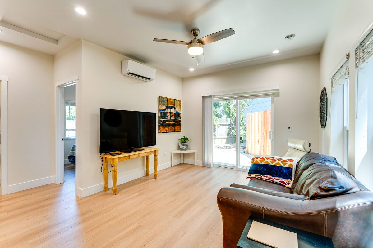 Davis Home - Photo 2