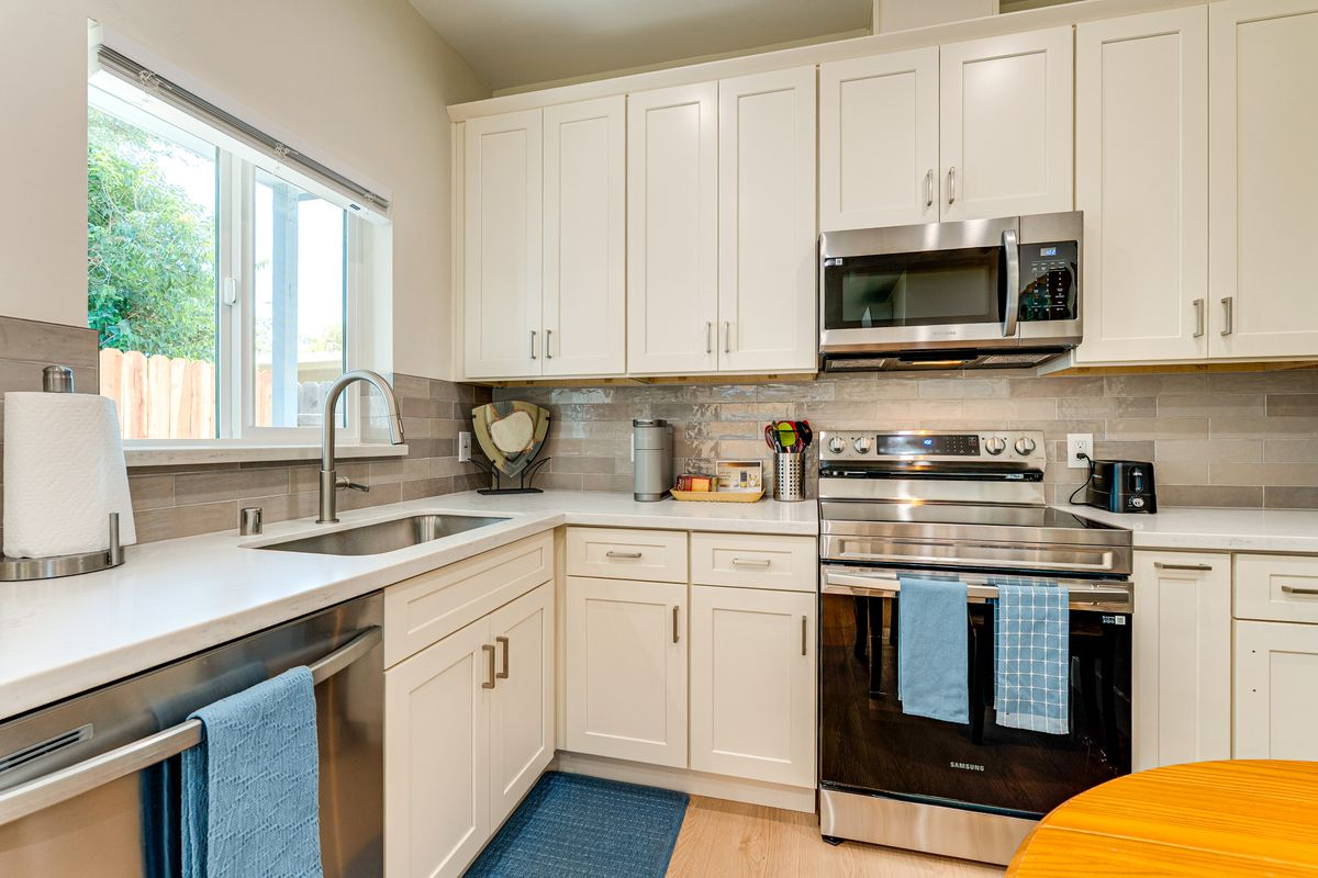 Davis Home - Photo 5