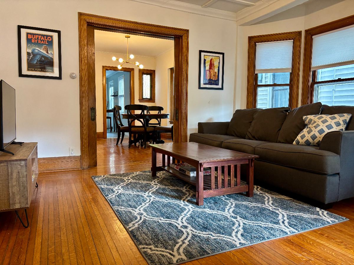 Historic Elmwood Village Flat - Photo 1