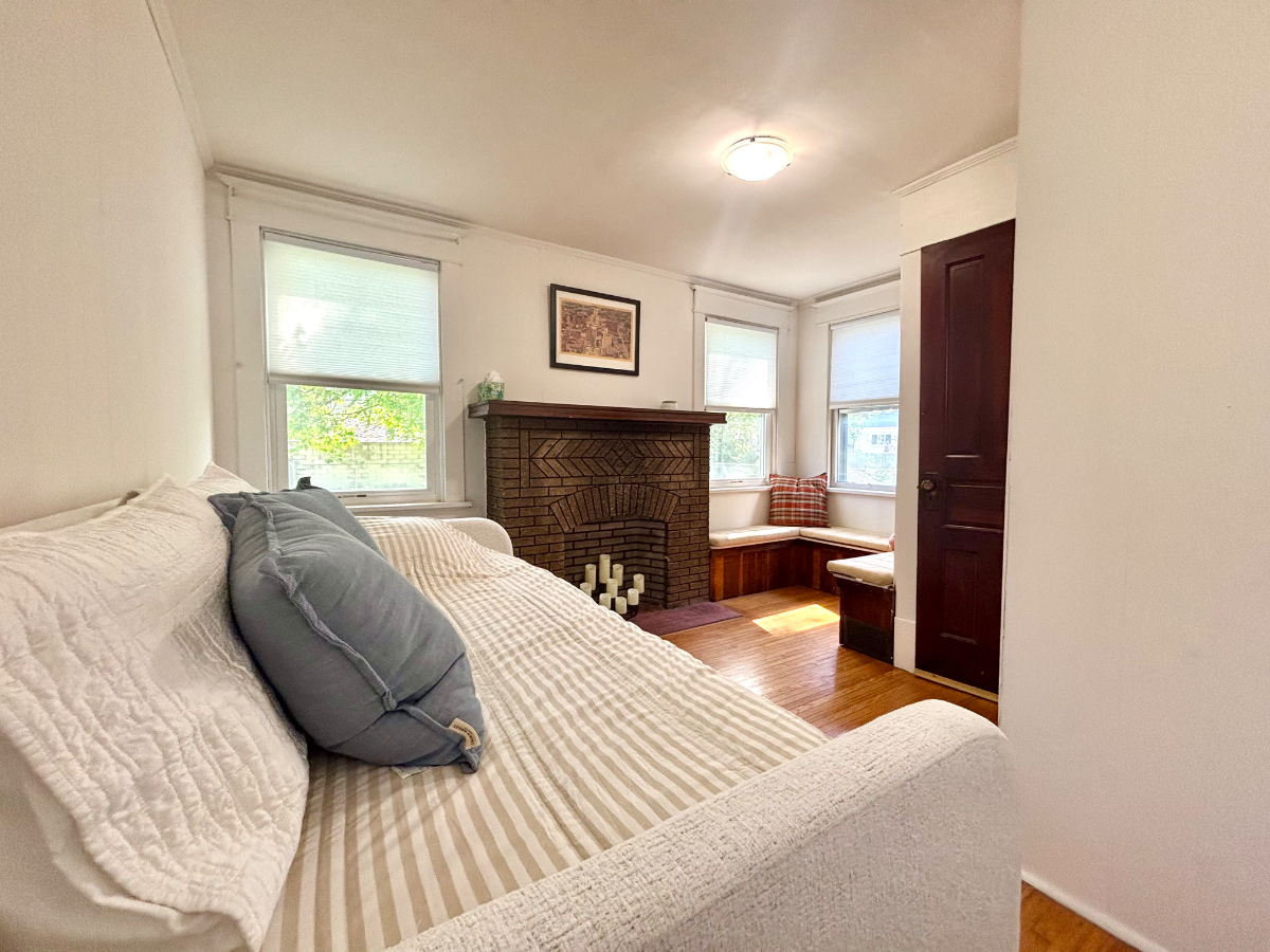 Historic Elmwood Village Flat - Photo 9