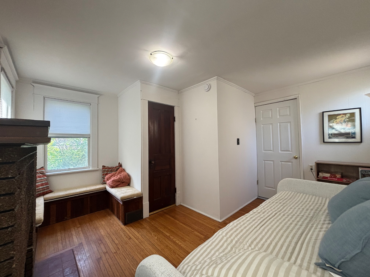 Historic Elmwood Village Flat - Photo 11