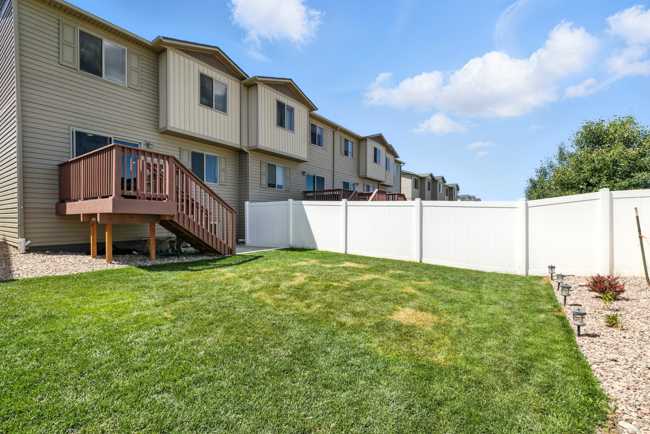 Luxury Townhome-AC, W/D, Garage, 1 Dog OK - Photo 7