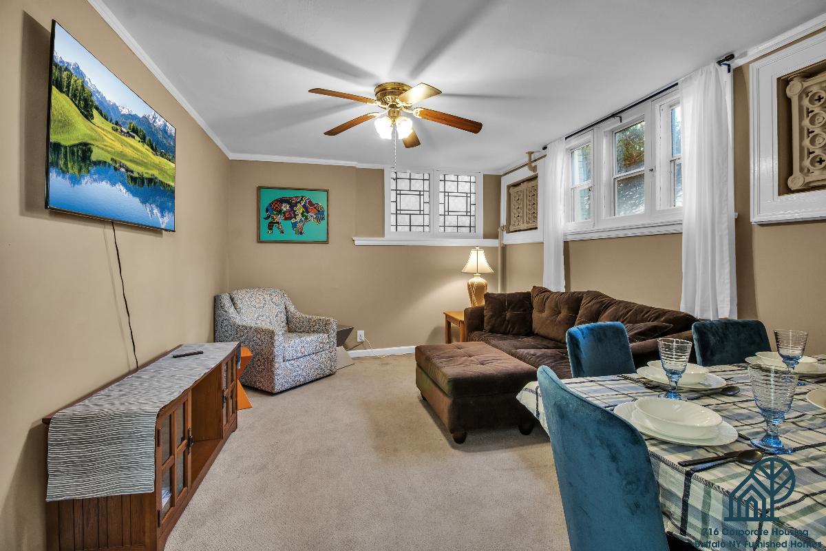4 Bed 2.5 Bath & Wash/Dryer & Off Street Parking - Photo 1