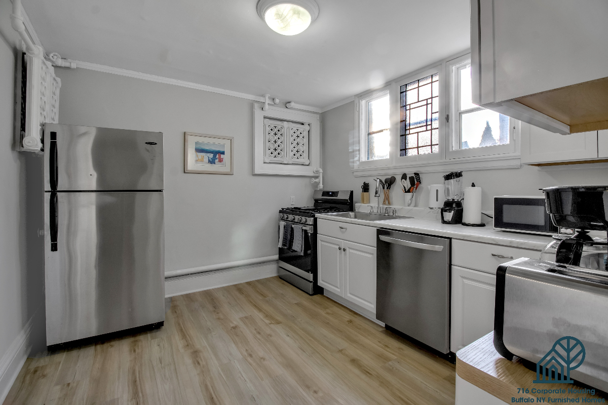 4 Bed 2.5 Bath & Wash/Dryer & Off Street Parking - Photo 3