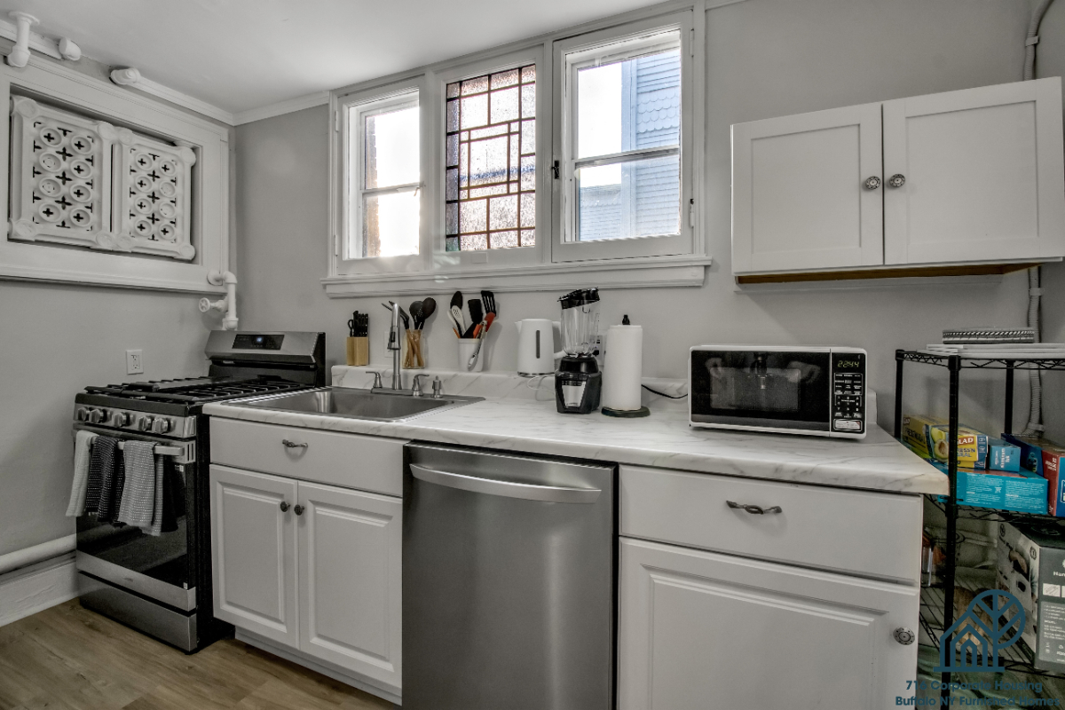 4 Bed 2.5 Bath & Wash/Dryer & Off Street Parking - Photo 5