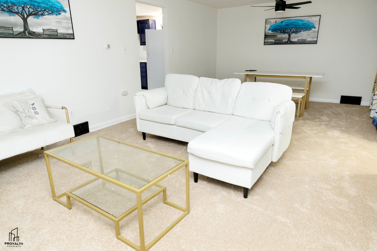 Luxurious and budget friendly shared three bedroom HOME in a quiet and friendly neighborhood. Ideal  - Photo 6