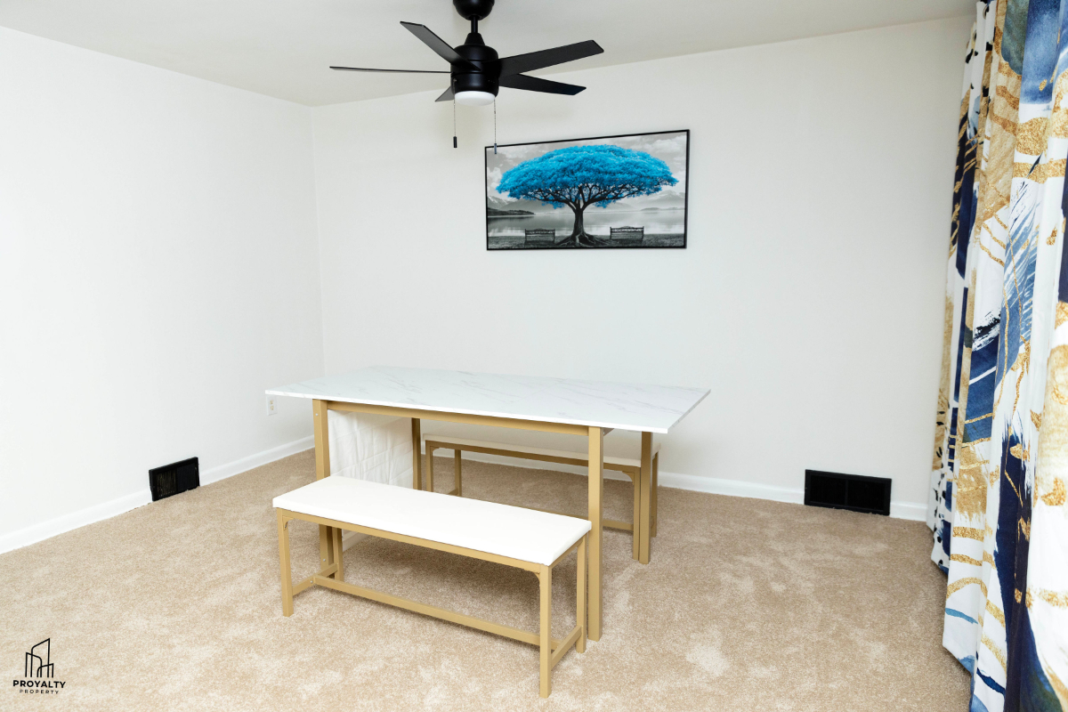 Luxurious and budget friendly shared three bedroom HOME in a quiet and friendly neighborhood. Ideal  - Photo 9