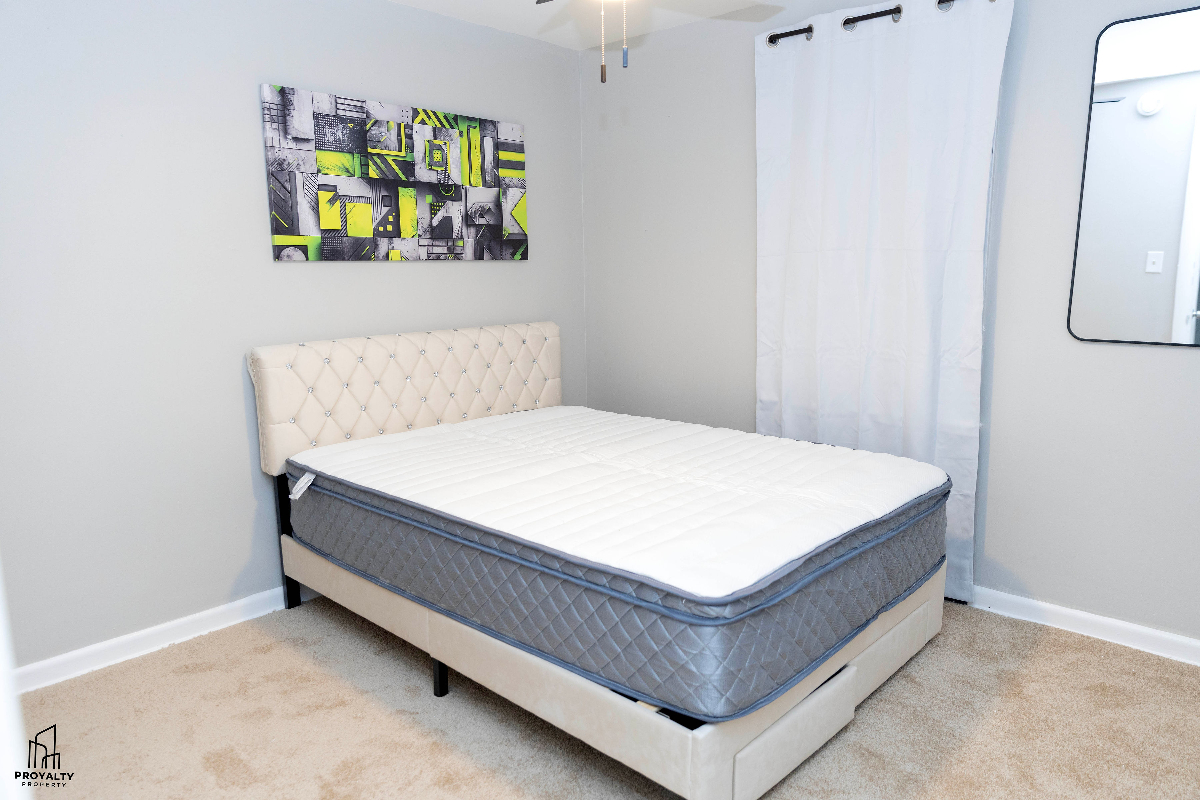 Luxurious and budget friendly shared three bedroom HOME in a quiet and friendly neighborhood. Ideal  - Photo 12