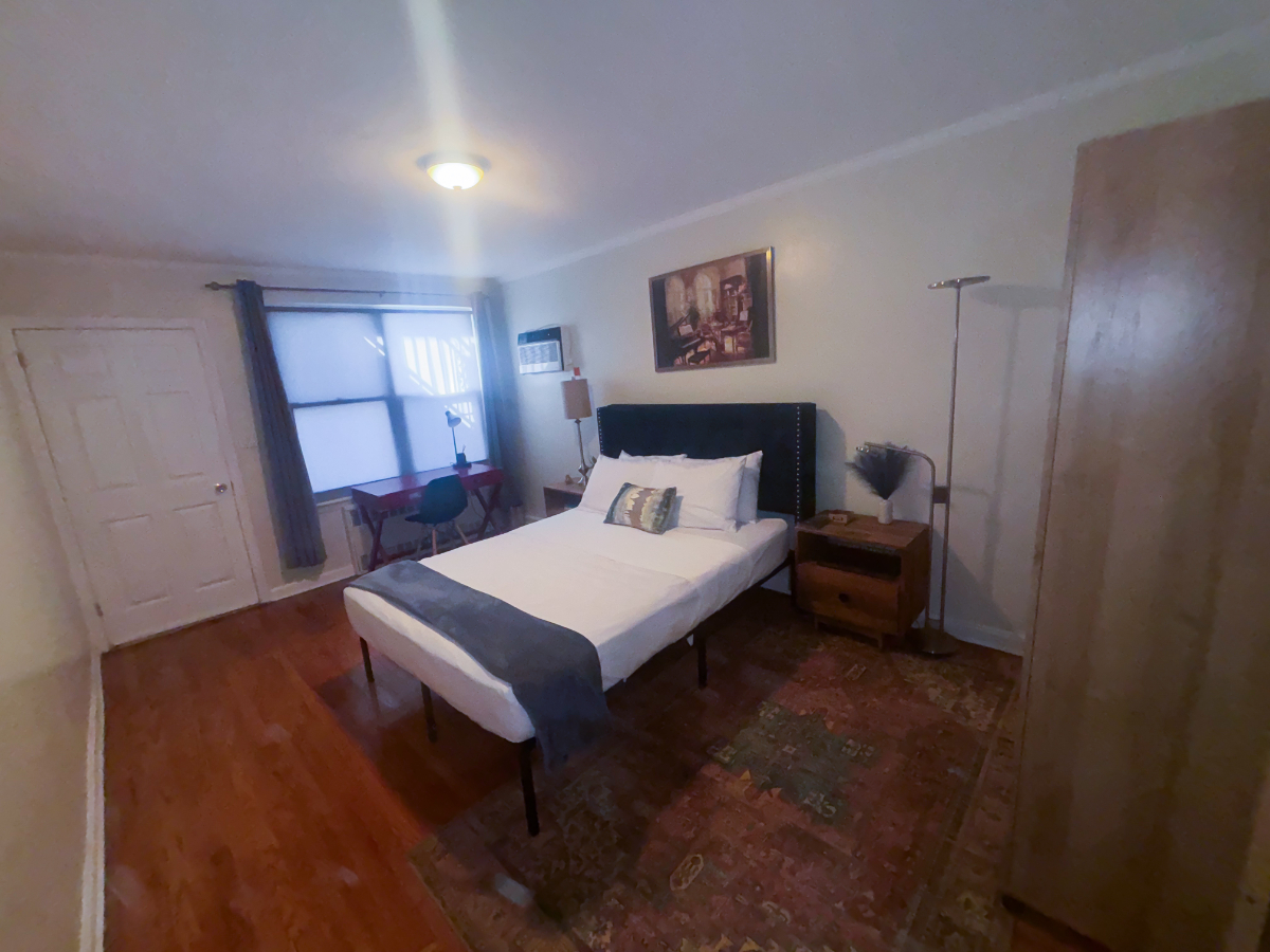 Spacious and modern room near college & hospitals - Photo 2
