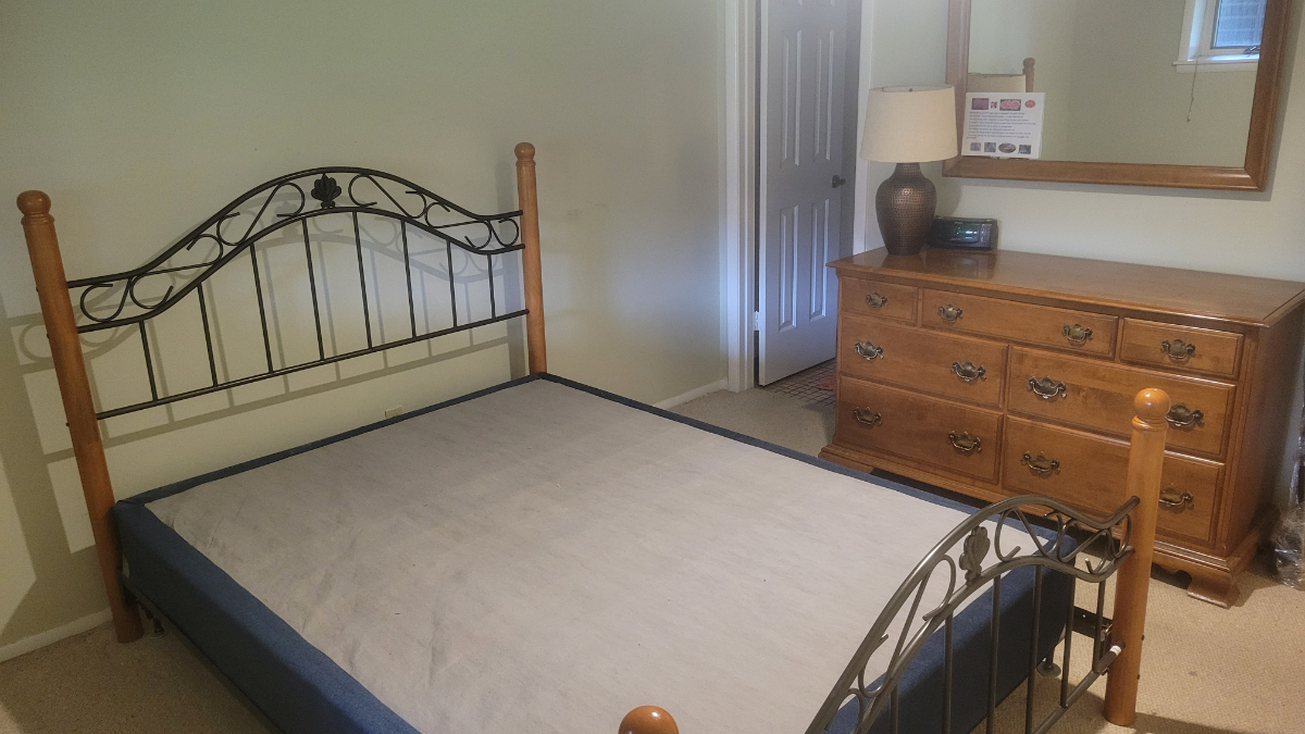 Charming Suite w/ Private Bath & Living Area in Spacious Townhouse -- New City's Prime Location - Photo 4